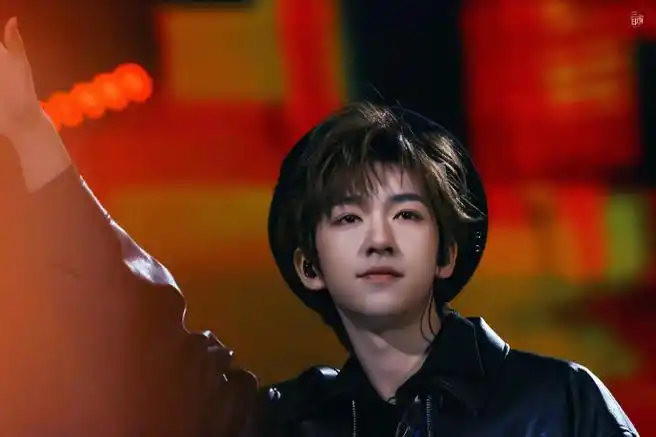 贺峻霖 全能美颜主舞