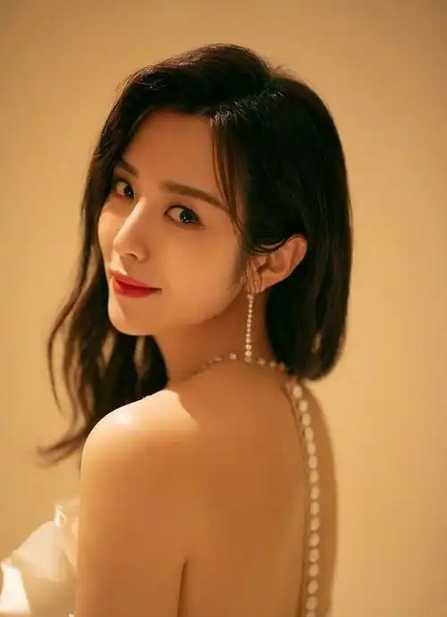 王晓晨性感白色礼服组图看了让你心跳加速