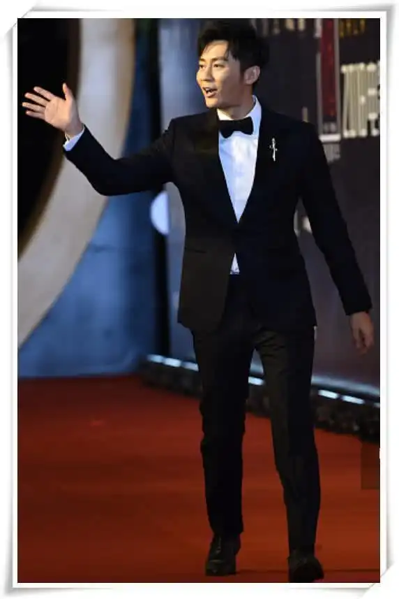 李晨终于公开露面了,手上电子表透漏经济状态,网友:穷疯了