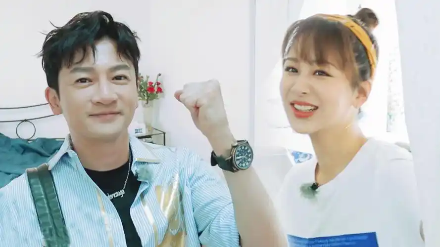 【中餐厅】苏有朋和杨紫互相夸奖,腿长脸瘦彩虹屁不停