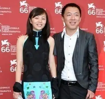 黄渤老婆怀孕美图很有夫妻相 黄渤女儿可爱萌照