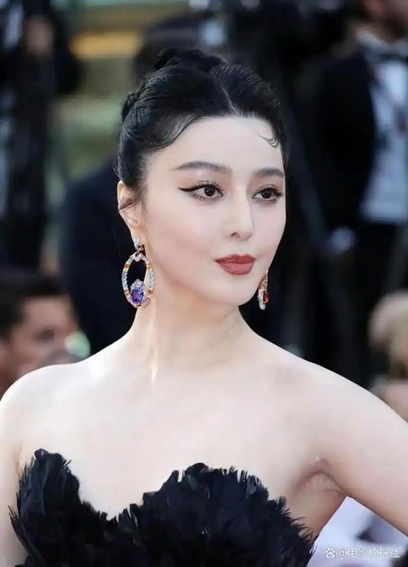 戛纳会上的范冰冰,看着有点胖了,虎背熊腰,真结实!