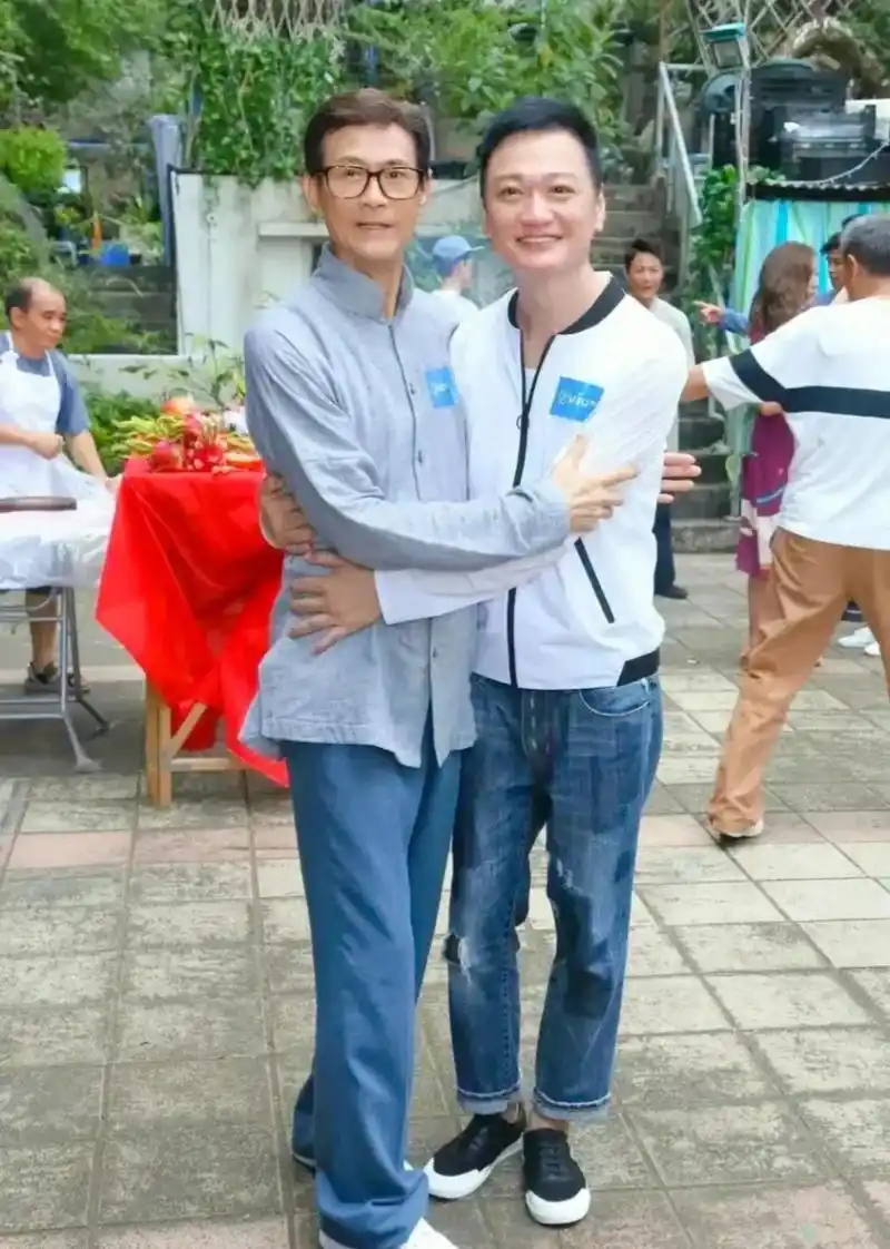 76岁的郑少秋官方身高1.82米,60岁的陶大宇官方身高1.