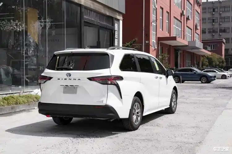 国六丰田塞纳 3.