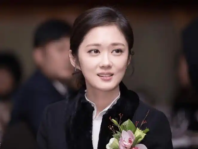 事实证明,曾扬言"没钱就去中国"的张娜拉,已走上了"不归路"