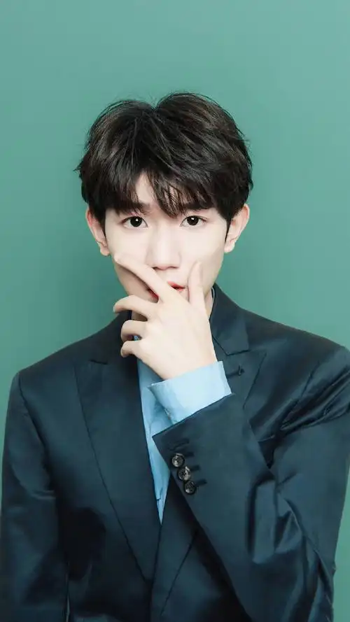 首页 图片大全 明星 tfboys王源时尚帅气图片 (1/ 9) 2018-03-29 17