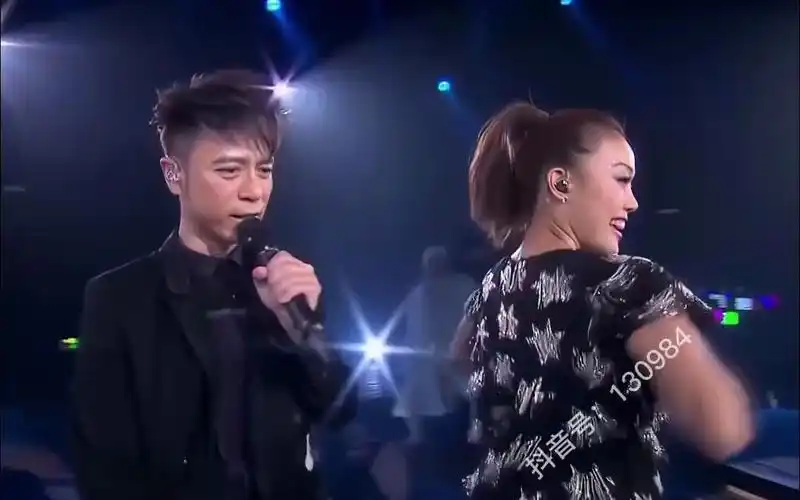 李克勤 容祖儿 激情演绎,护花使者 太有感觉了,真想跟着跳起来 经典