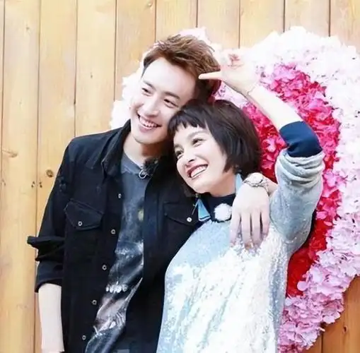 最终我们没等到两人官宣的消息,反而等来了潘玮柏和宣云结婚的消息