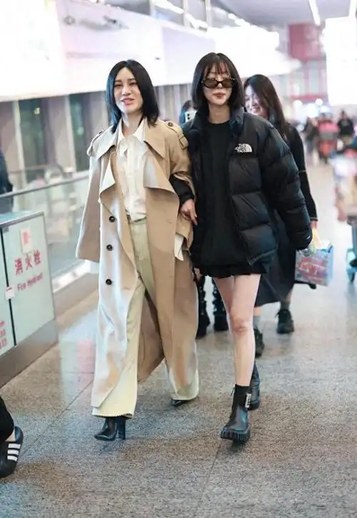 李溪芮尚雯婕结束浪姐5录制落地北京挽手热聊感情超好