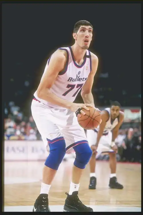 p>乔治·穆雷桑(gheorghe muresan),1971年2月14日出生于罗马尼亚,前