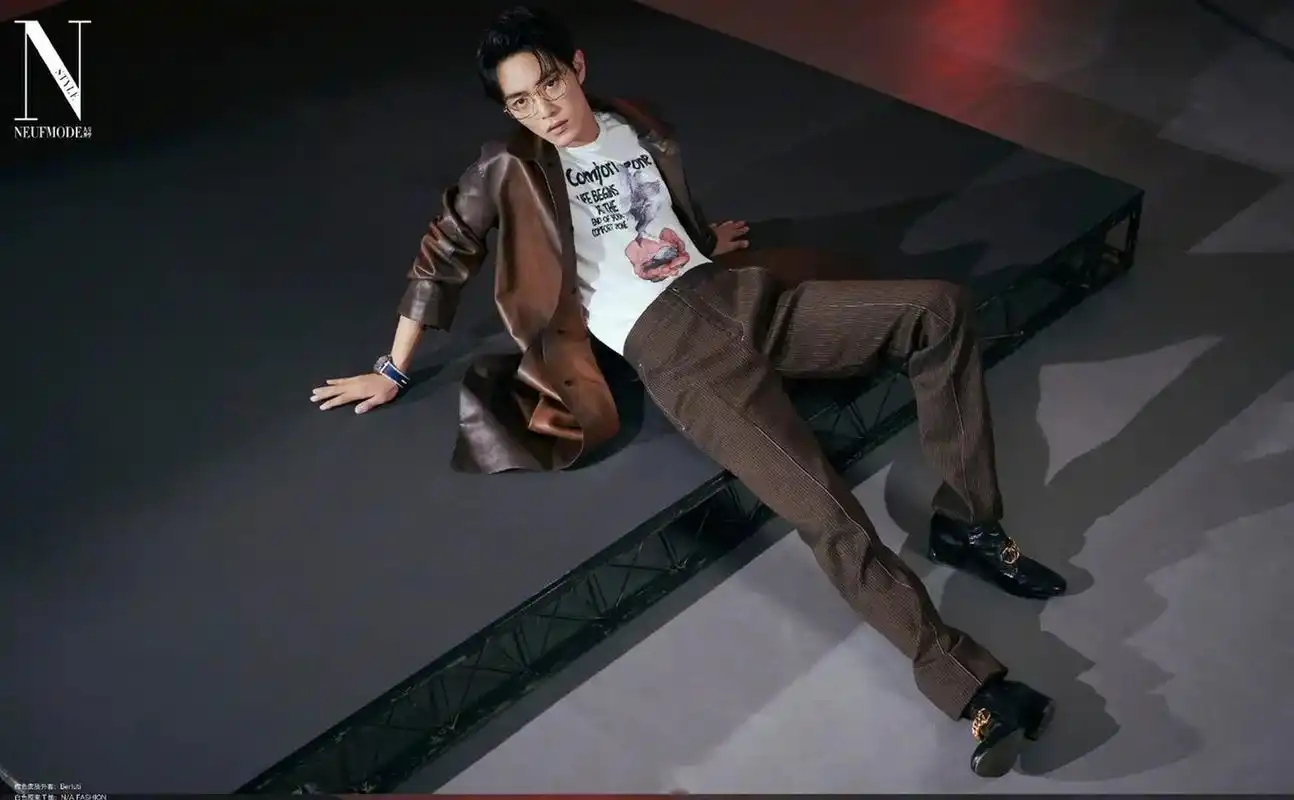 明星时尚# "腰精"肖战再度上线,今年夏季最火wifi,帅气又迷人,是你