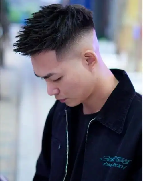 精神时尚又百变的男士发型这几种少不了很多男士都在剪