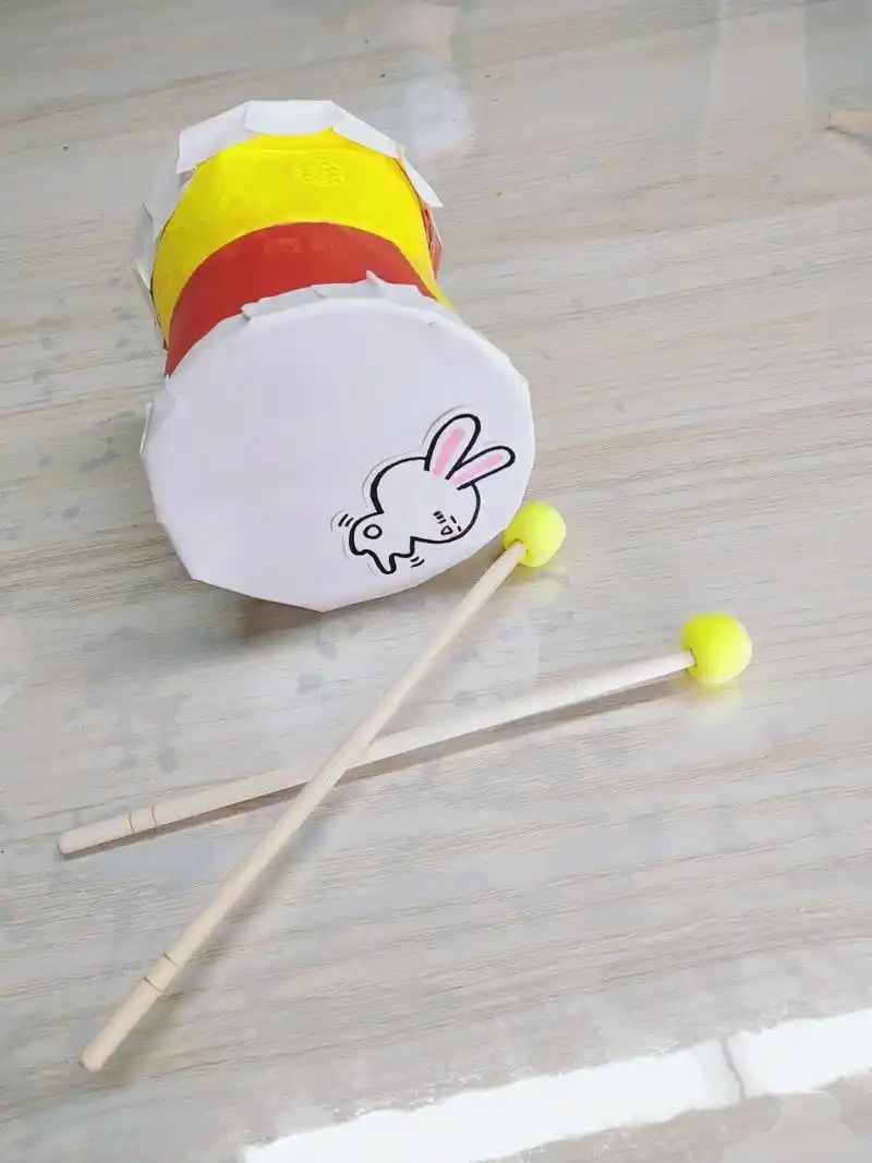自制有声音的乐器 为了以后去幼儿园的环创,我们寝的自制的手工作品
