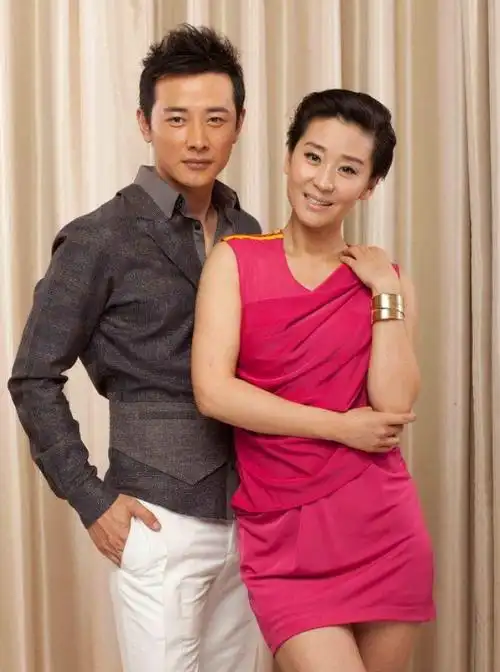 抛弃为自己掏空一切的罗晋,嫁大19岁180亿富豪,她和唐嫣最大的区别是