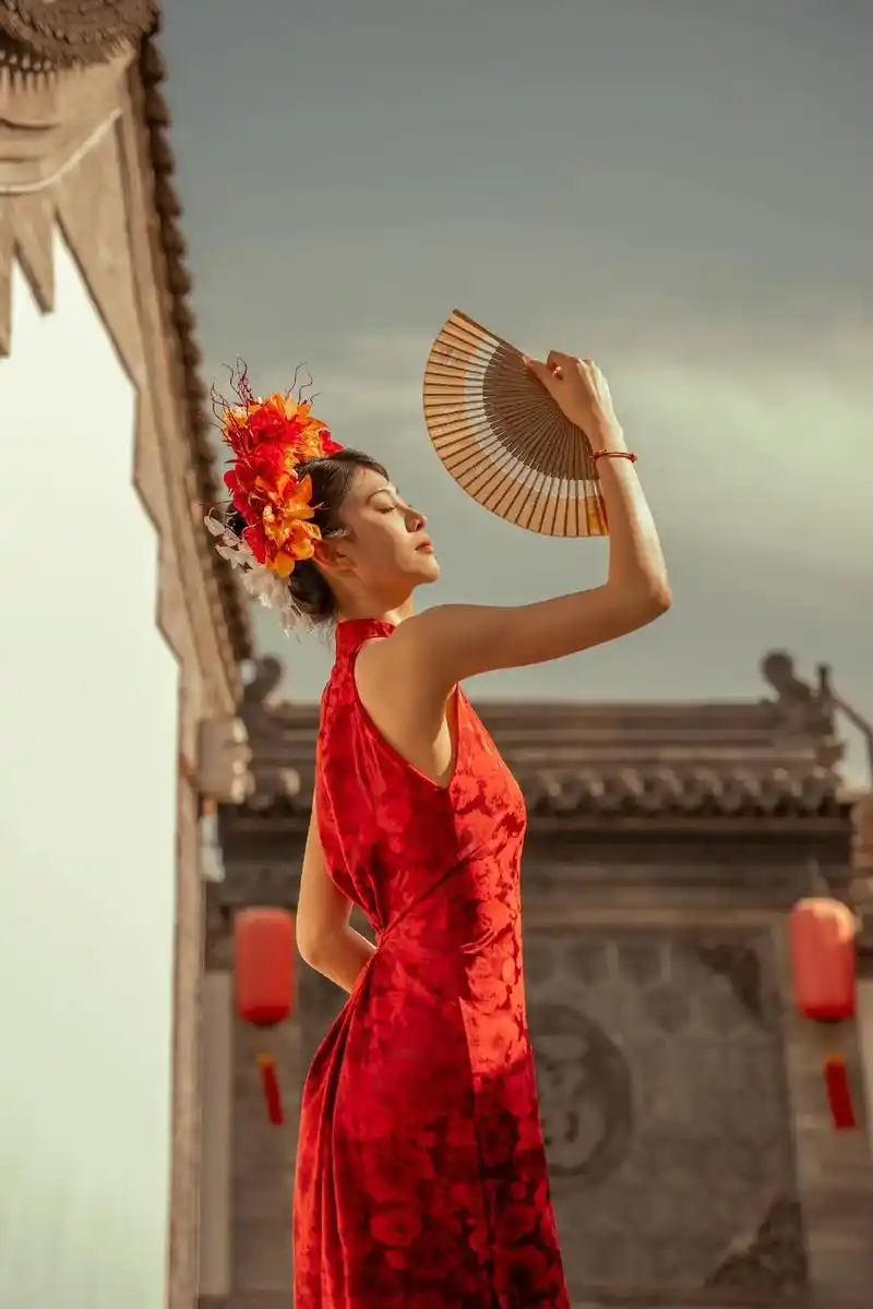 一眼沦陷|簪花旗袍与大同古城也太配了