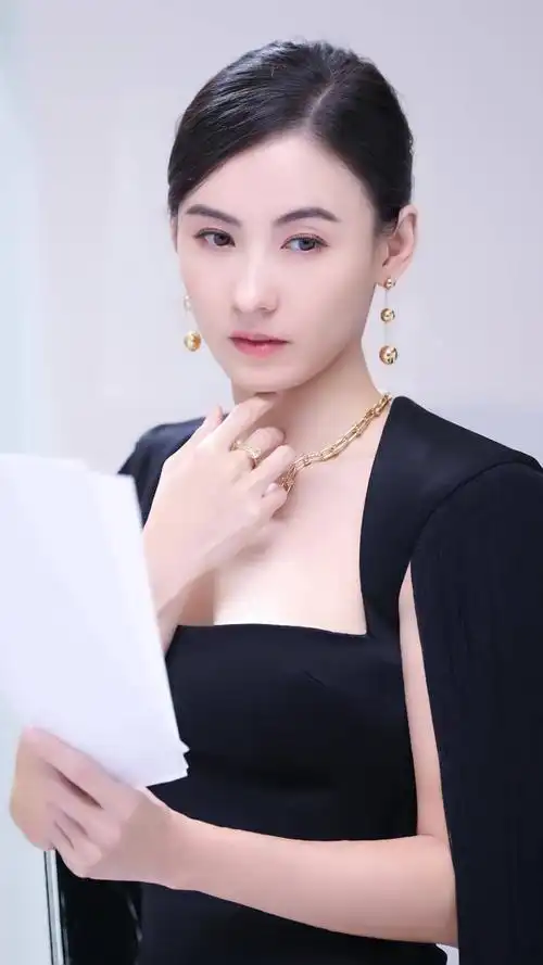 张柏芝,1980年5月24日出生于中国香港,中国香港影视女演员,歌手.