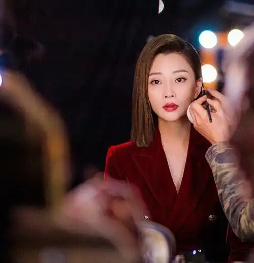 《正青春》开播,由殷桃饰演的林睿一出场就气场全开