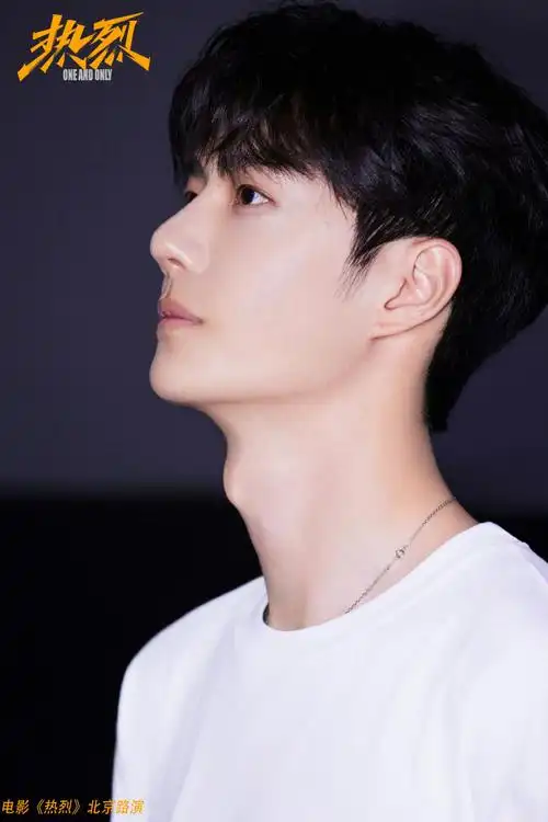 王一博名品喉结一览#王一博