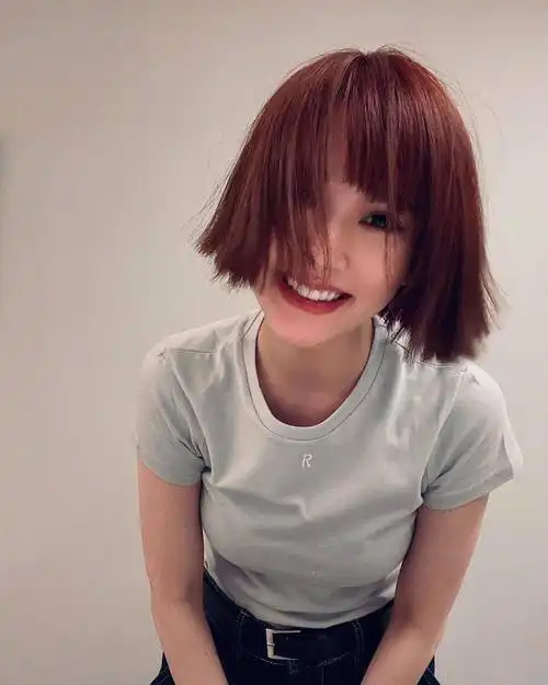 "可爱教主"杨丞琳最新发型成为今夏短发范本