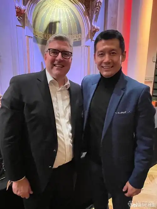 这是真名宿,杨晨前往法兰克福参加俱乐部成立125周年庆典