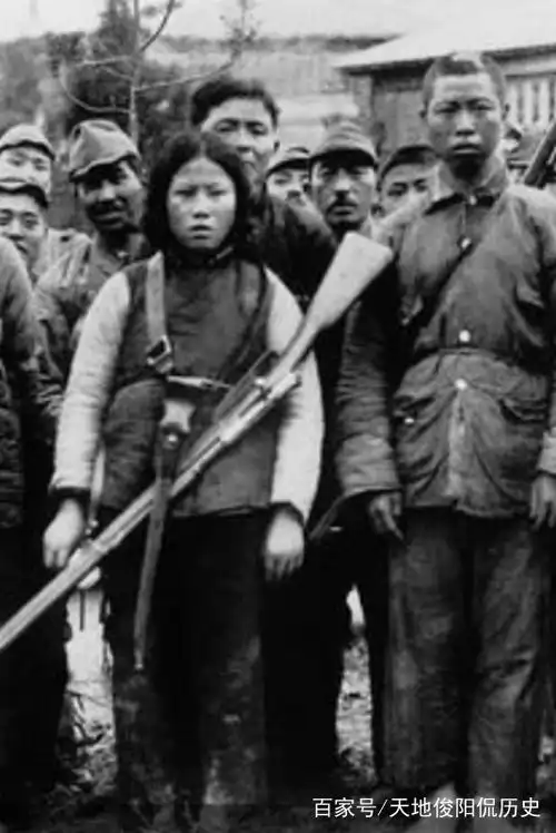 抗日时期女战士被俘老照片