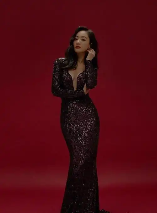 身高不够身材来凑杨蓉丰满的身材就是她最犀利的武器