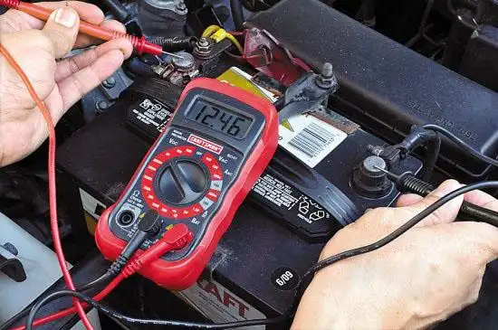 冬季爱车保养问题 不要让蓄电池超负荷工作