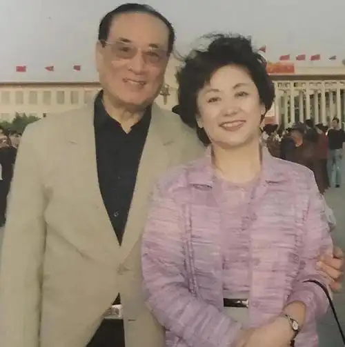 庞学勤的两个儿子并未反对他与高山英子在一起,反而欣然接受了他们的