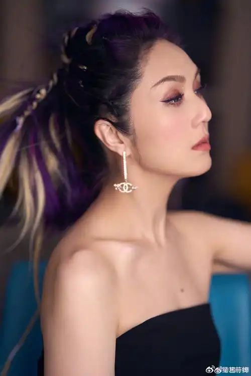 演唱感觉仍像最初#杨千嬅说每次上台演唱感觉仍像最初,出道28週年快樂