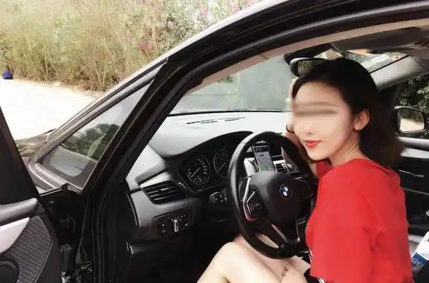 宝马女司机占车位拒接电话被路虎封堵160天全部都是编的