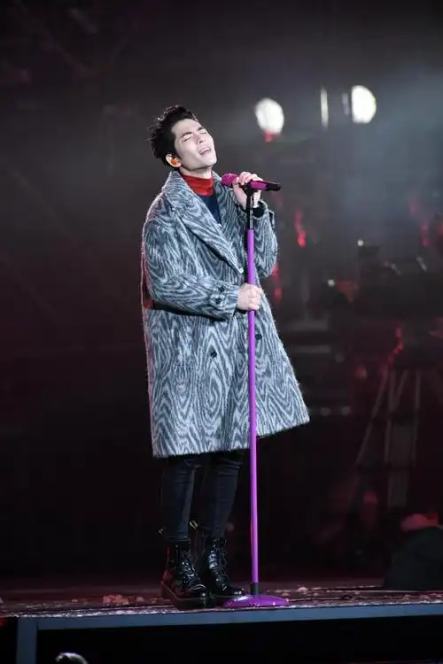 萧敬腾米奇印花衬衫帅气图片19