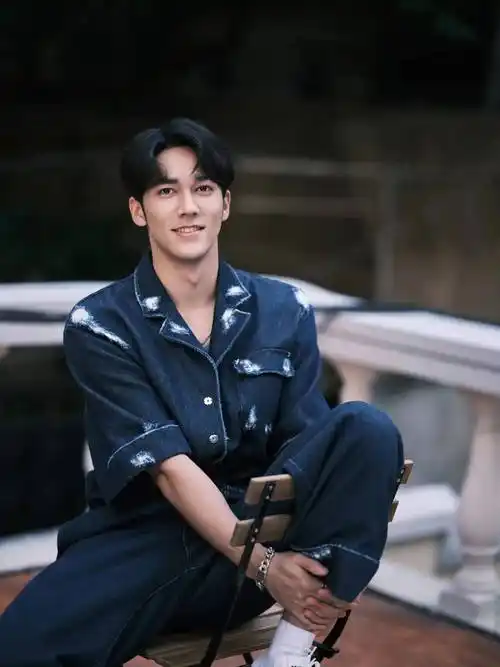 白鹿许凯张凌赫三人行?罗志祥插足?金星造黄谣?_蝴蝶_姐姐_明珠