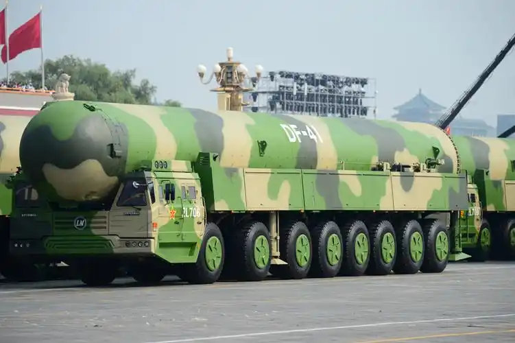 请祖国检阅丨看东风41如何精准通过天安门阅兵场