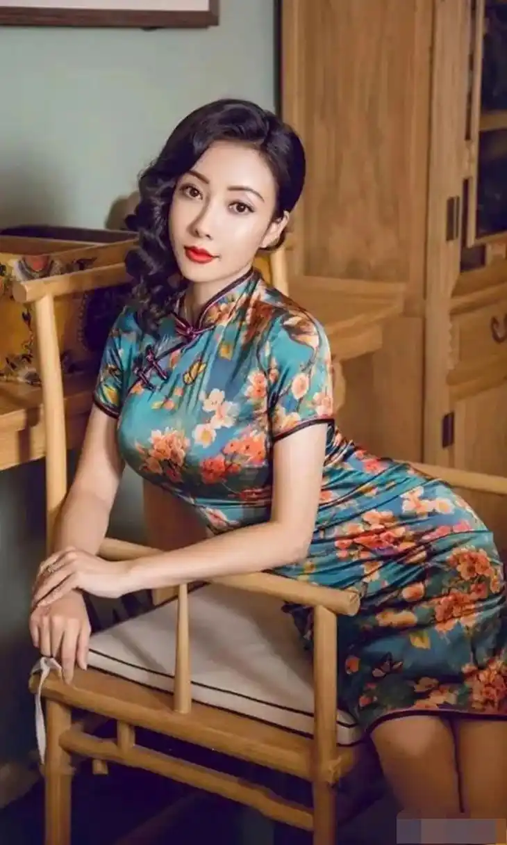 驾驭得了旗袍的女人,身材饱满极佳漂亮