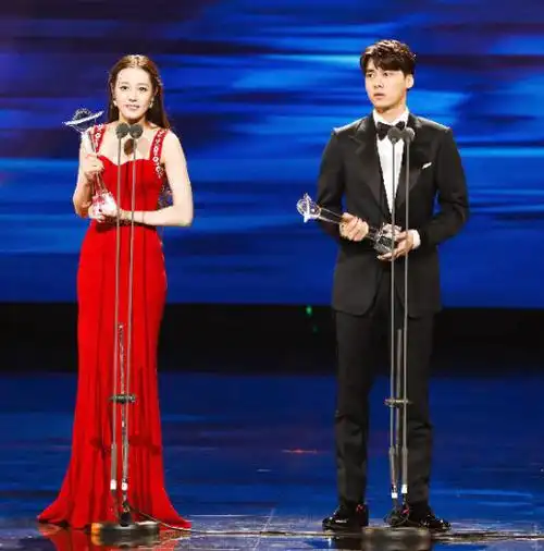 李易峰,迪丽热巴均获得两项大奖