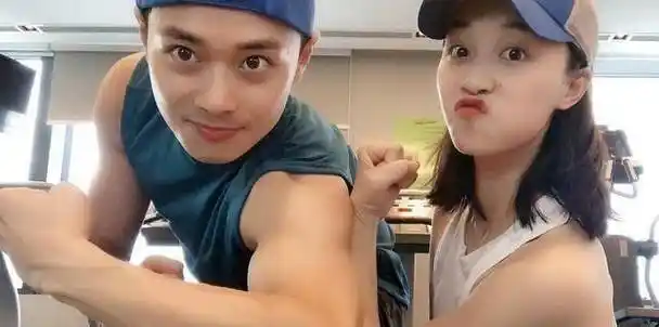 蓝盈莹曹骏分手大半年,曹骏还是原来的曹骏,蓝盈莹却判若两人_低调