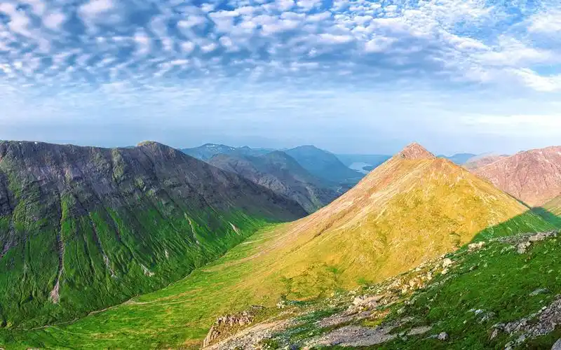 雄伟的大山风景桌面电脑壁纸