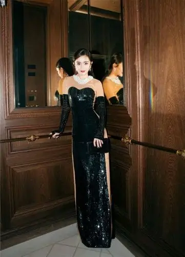 杨幂亮相met gala晚宴 幻象剪影礼服高贵冷艳(图文)