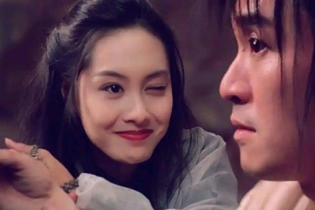 朱茵眨眼勾魂摄魄 嫣然一笑更迷人(组图)