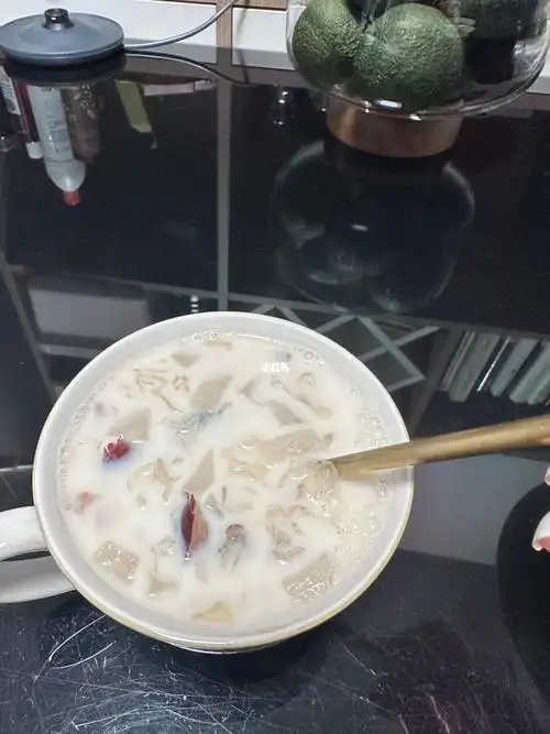 银耳雪梨大枣枸杞牛奶05