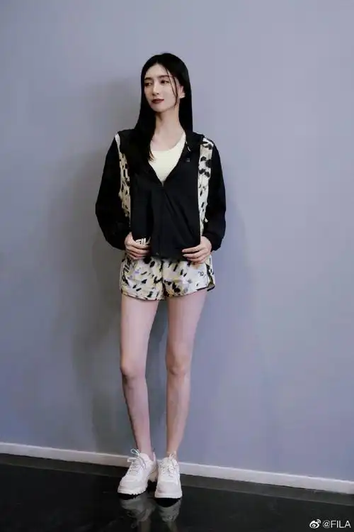 fila 时尚运动代言人@江疏影亲自上脚fila hike ,搭配 fila athletics