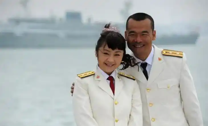 回顾唐静与王新军离婚后独自陪儿子长大如今的选择令人泪目