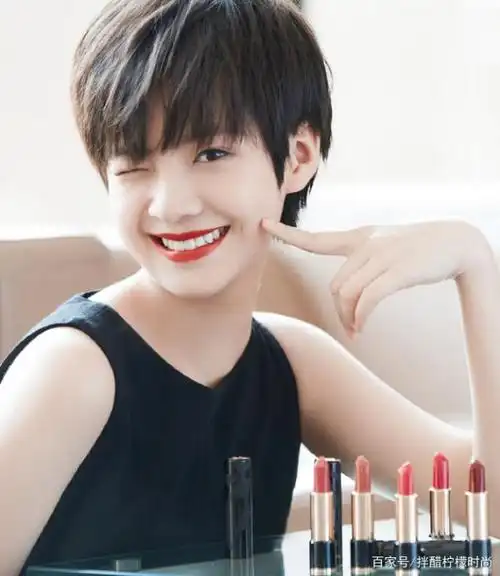 "乔英子"剧外太美,短发造型配烈焰红唇,美到不敢认