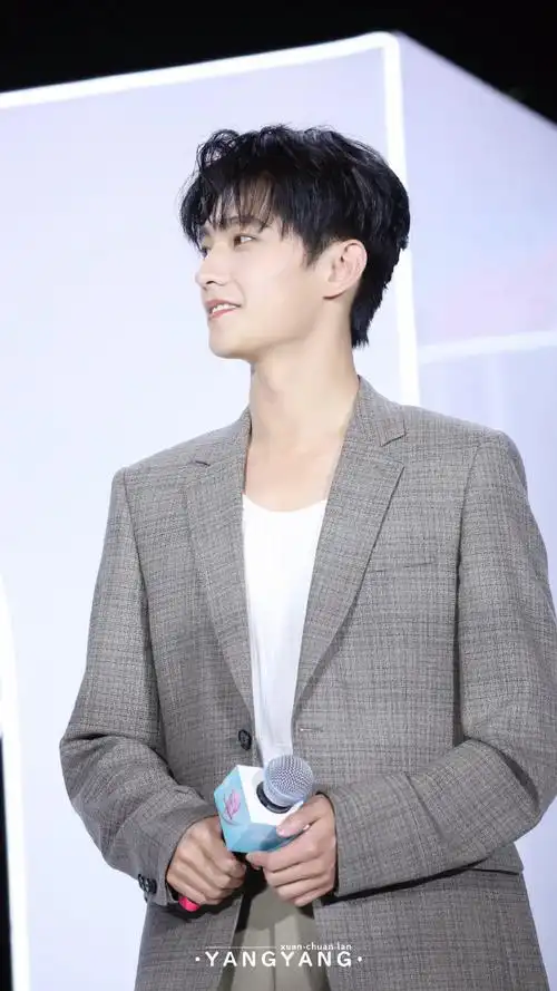 杨洋喜临门品牌代言人##杨洋怼脸状态##杨洋线下活动人气