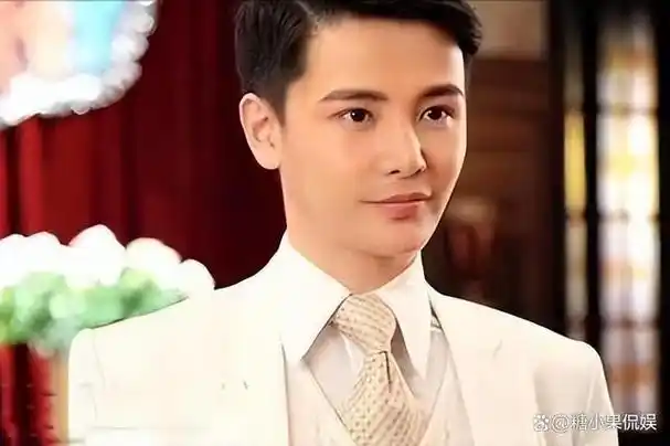 36岁女星跟男演员出游,两人同喝1杯咖啡不分你我,12年情比金坚