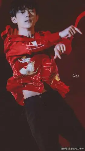 有一种中毒叫当易烊千玺跳舞时,哪怕是妖娆的女团舞