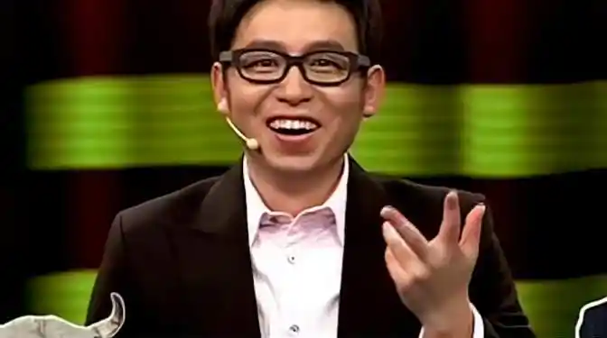 最近这段脱口秀绝了, 海阳台上爆笑谈论黄渤,不给观众喘息机会-影视综