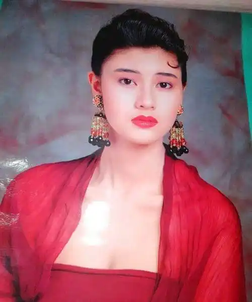 原创80年代港台女明星挂历翁美玲让人可惜张曼玉钟楚红倾国倾城