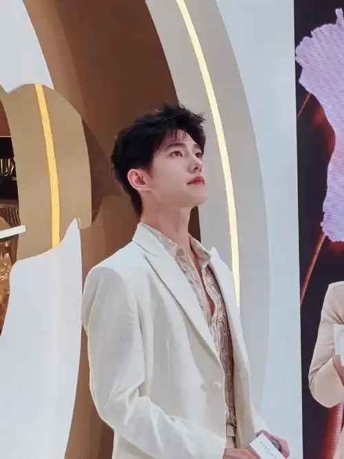 杨洋#小时候出道前童年照早期 美图头像杂志代言图片开屏视频 手机