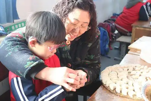 二二班"迎冬至 包饺子"亲子活动圆满成功
